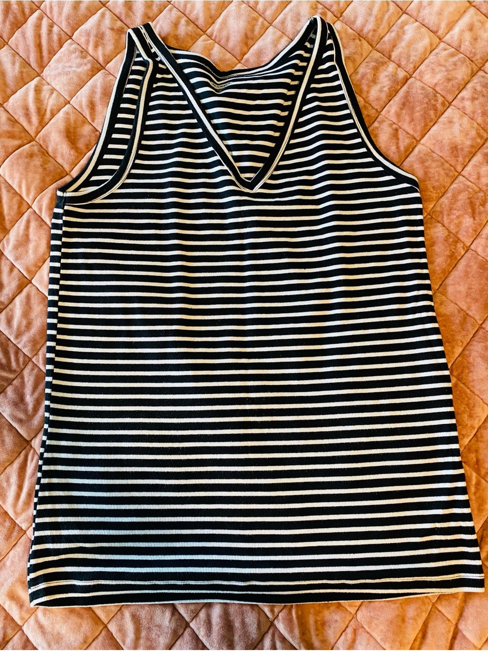 Old Navy Women’s Black & White Striped V-Neck Slim Fit Tank Top - Size XXL